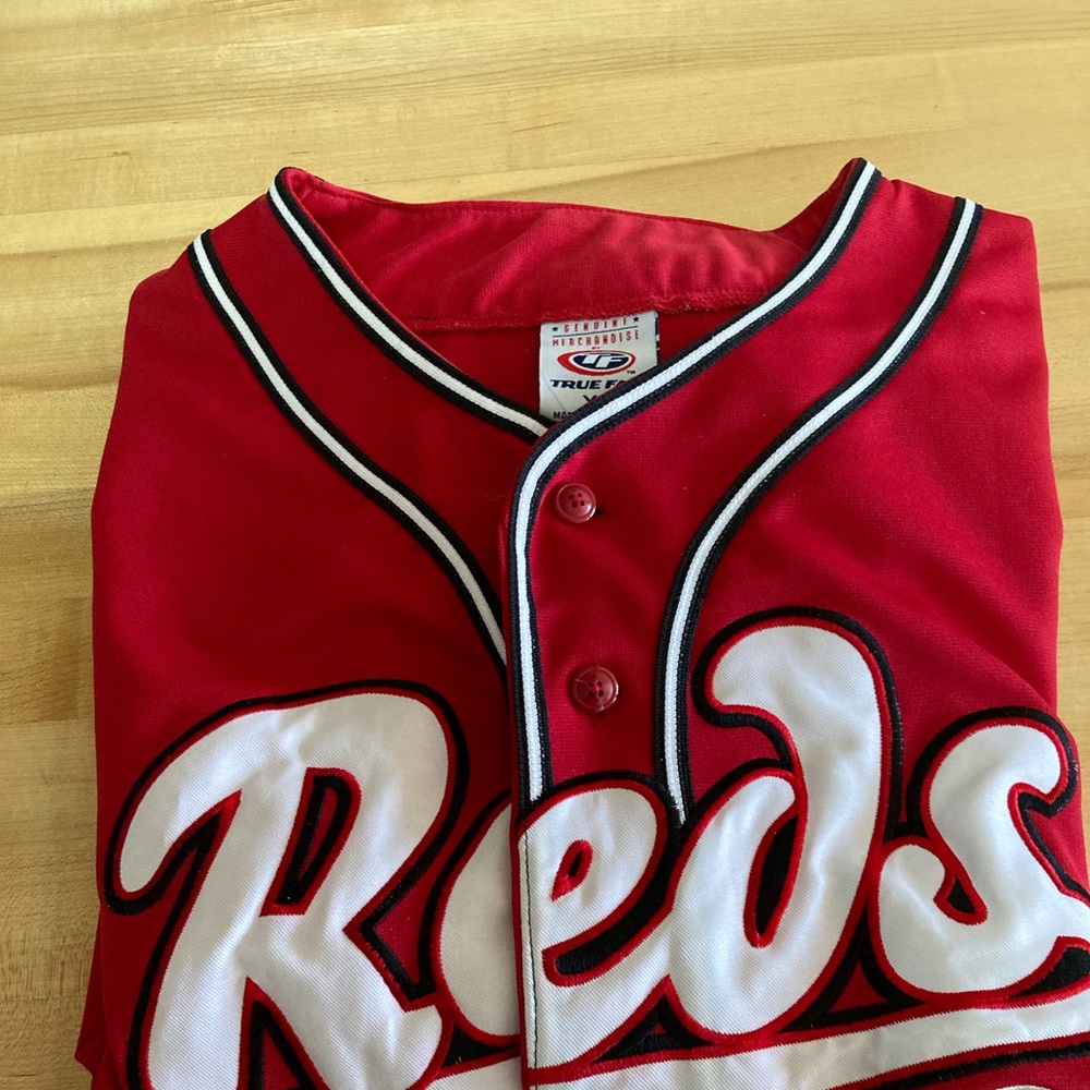 ON HOLD Cincinnati Reds Baseball Top. Size XL Excellent condition